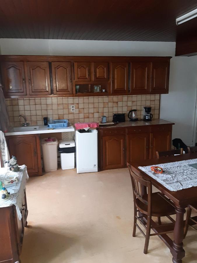 petite Maison ancienne charentaise ,dans un village au calme idéal travailleur soigné et pas de destructeur de logement ou d'appareil Brigueuil Extérieur photo