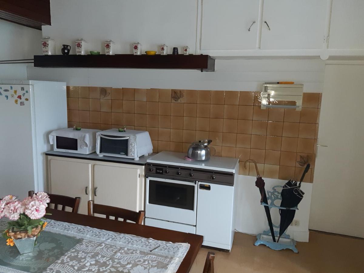 petite Maison ancienne charentaise ,dans un village au calme idéal travailleur soigné et pas de destructeur de logement ou d'appareil Brigueuil Extérieur photo